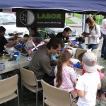 Kinder löten beim Westendfest 2011